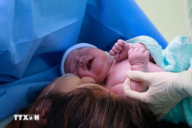 Bổ sung các chính sách hỗ trợ, khuyến khích phụ nữ sinh đủ 2 con trước 35 tuổi- Ảnh 1.