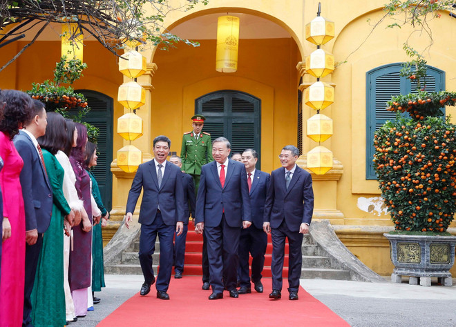 Tổng Bí thư Tô Lâm dâng hương tại Khu Di tích Hoàng Thành Thăng Long- Ảnh 2.