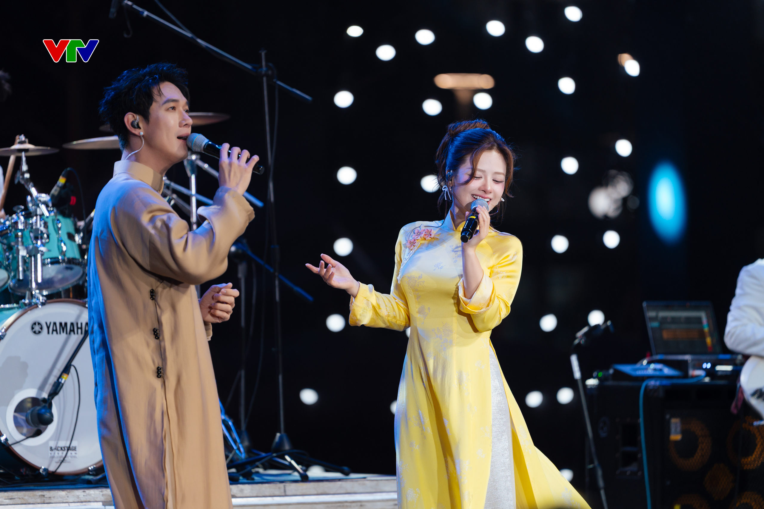 Đón Giao thừa cùng chương trình “Gió và Tình yêu thổi trên đất nước tôi”- Ảnh 2. Đón Giao thừa cùng chương trình “Gió và Tình yêu thổi trên đất nước tôi”- Ảnh 2.