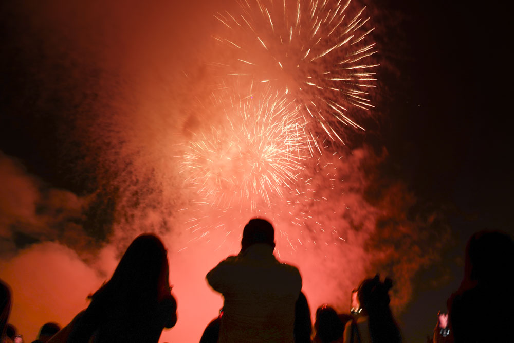 Mãn nhãn màn pháo hoa rực rỡ chào Tết Bính Ngọ 2026- Ảnh 20. Mãn nhãn màn pháo hoa rực rỡ chào Tết Bính Ngọ 2026- Ảnh 20.