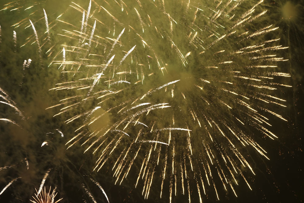 Mãn nhãn màn pháo hoa rực rỡ chào Tết Bính Ngọ 2026- Ảnh 31. Mãn nhãn màn pháo hoa rực rỡ chào Tết Bính Ngọ 2026- Ảnh 31.