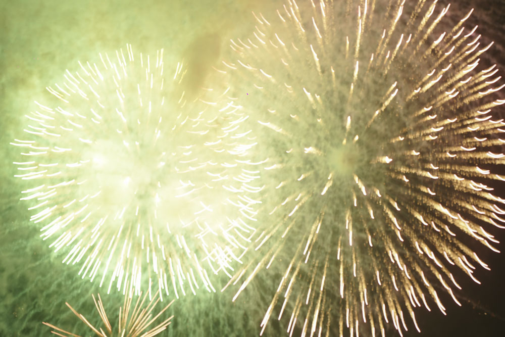 Mãn nhãn màn pháo hoa rực rỡ chào Tết Bính Ngọ 2026- Ảnh 32. Mãn nhãn màn pháo hoa rực rỡ chào Tết Bính Ngọ 2026- Ảnh 32.