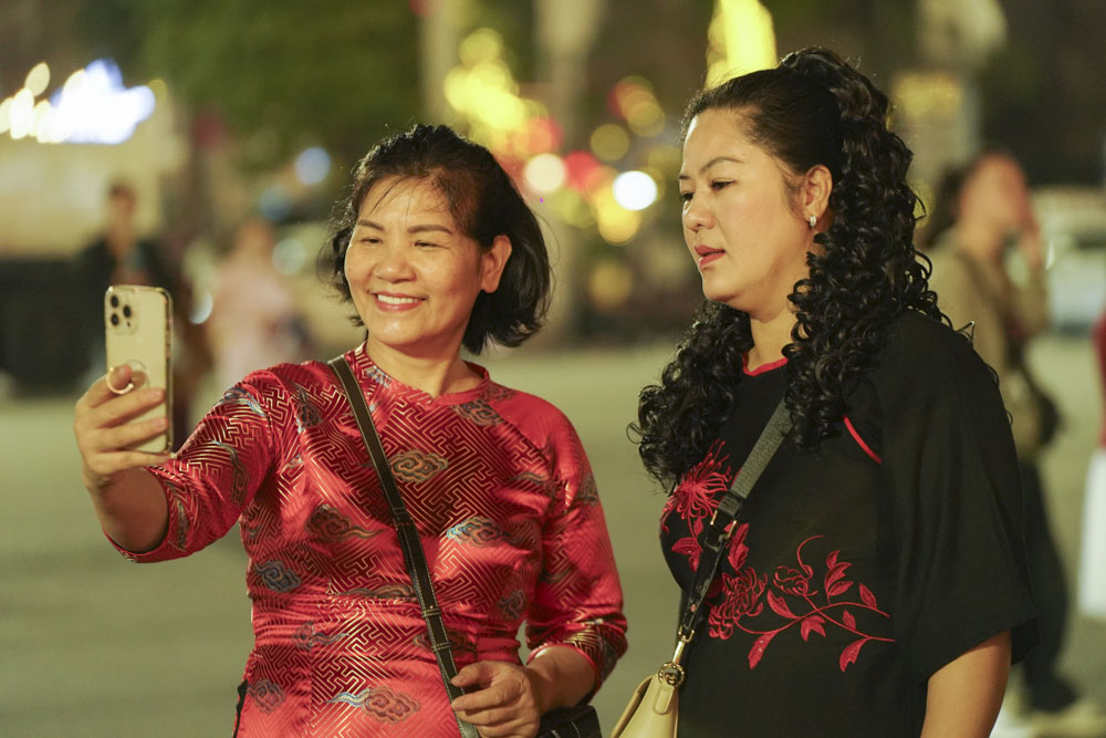 Mãn nhãn màn pháo hoa rực rỡ chào Tết Bính Ngọ 2026- Ảnh 6. Mãn nhãn màn pháo hoa rực rỡ chào Tết Bính Ngọ 2026- Ảnh 6.