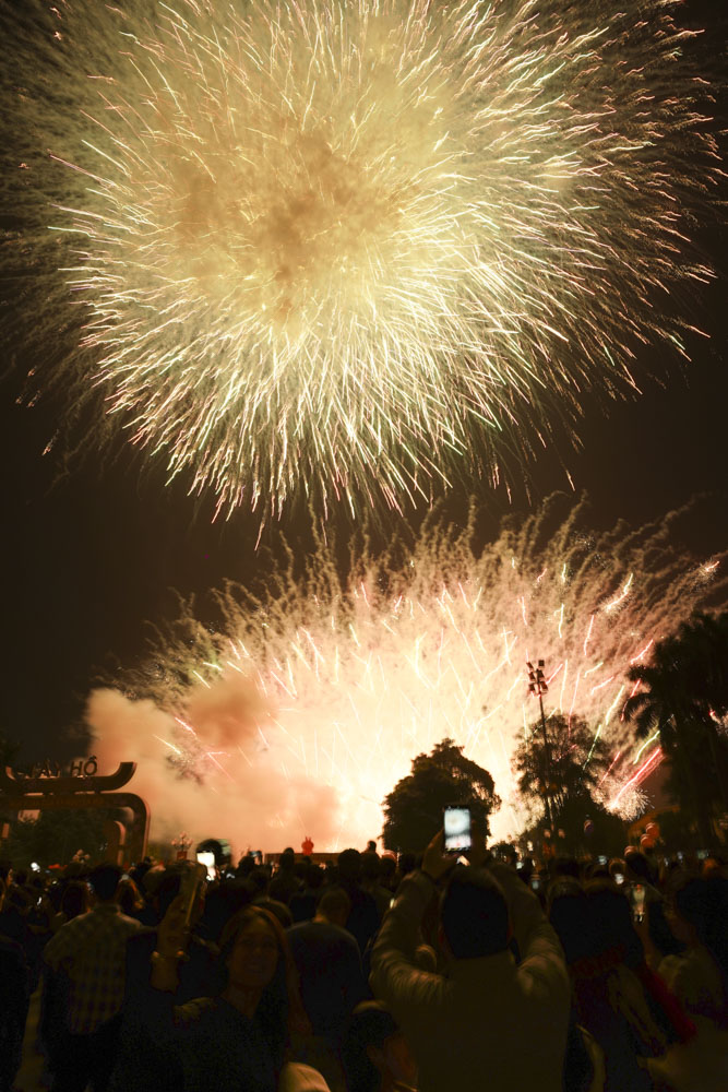 Mãn nhãn màn pháo hoa rực rỡ chào Tết Bính Ngọ 2026- Ảnh 19. Mãn nhãn màn pháo hoa rực rỡ chào Tết Bính Ngọ 2026- Ảnh 19.