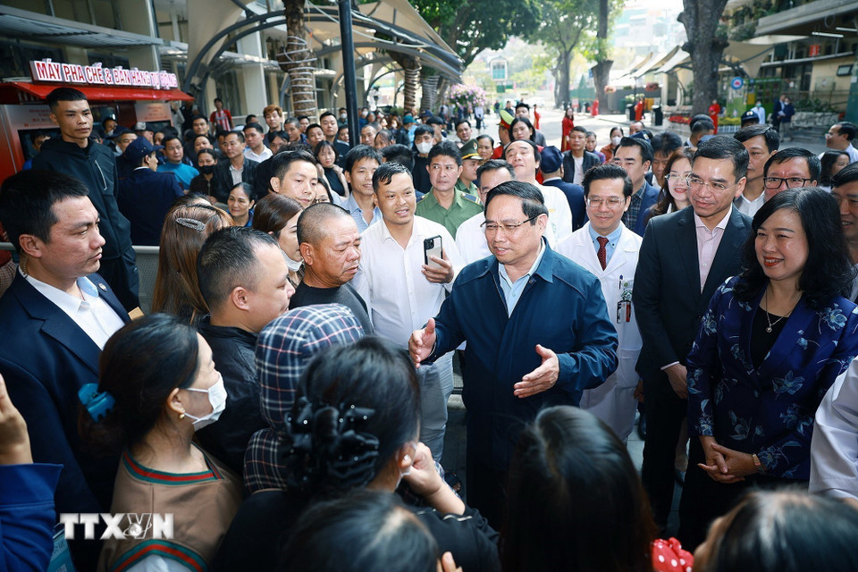 Thủ tướng chúc Tết, kiểm tra công tác ứng trực của ngành Y tế tại Hà Nội- Ảnh 19.