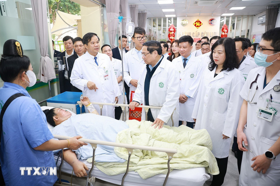 Thủ tướng chúc Tết, kiểm tra công tác ứng trực của ngành Y tế tại Hà Nội- Ảnh 13. Thủ tướng chúc Tết, kiểm tra công tác ứng trực của ngành Y tế tại Hà Nội- Ảnh 13.