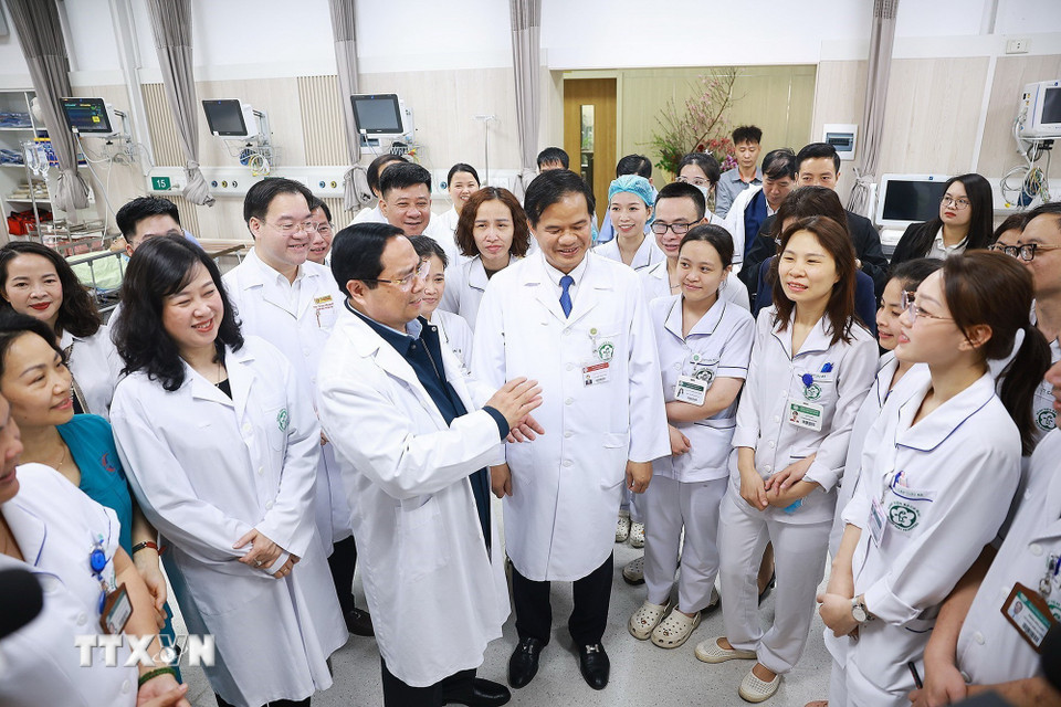 Thủ tướng chúc Tết, kiểm tra công tác ứng trực của ngành Y tế tại Hà Nội- Ảnh 15.