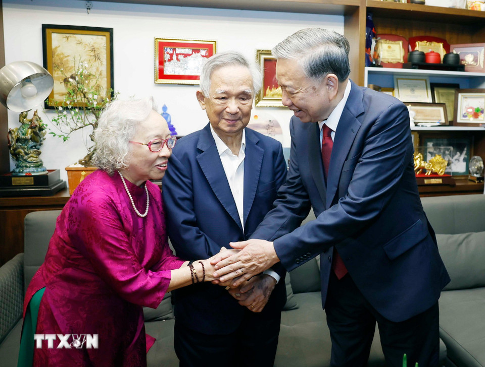 Tổng Bí thư thăm, chúc Tết gia đình Giáo sư Nguyễn Lân Dũng- Ảnh 2.