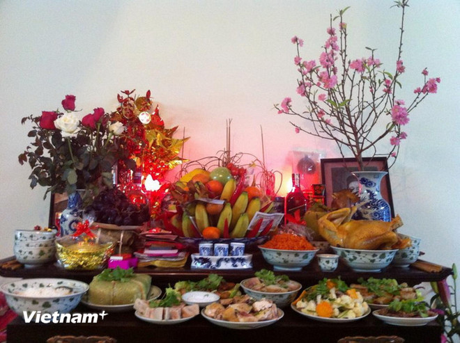 Văn khấn Tổ tiên và Thần linh trong ngày mùng 1 Tết Nguyên đán Bính Ngọ- Ảnh 1.