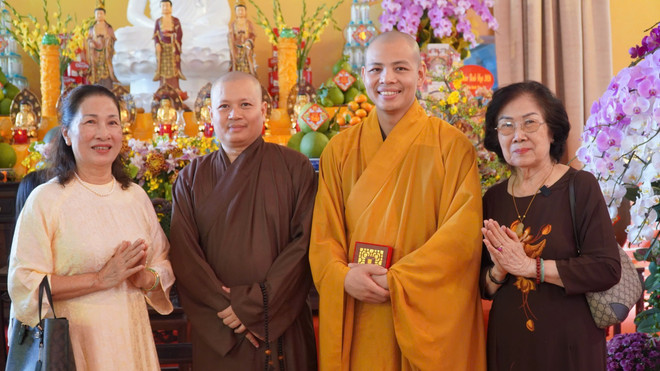 Thiêng liêng ngày đầu năm: Người Sài Gòn tìm về chốn xưa chùa Minh Đạo- Ảnh 2.