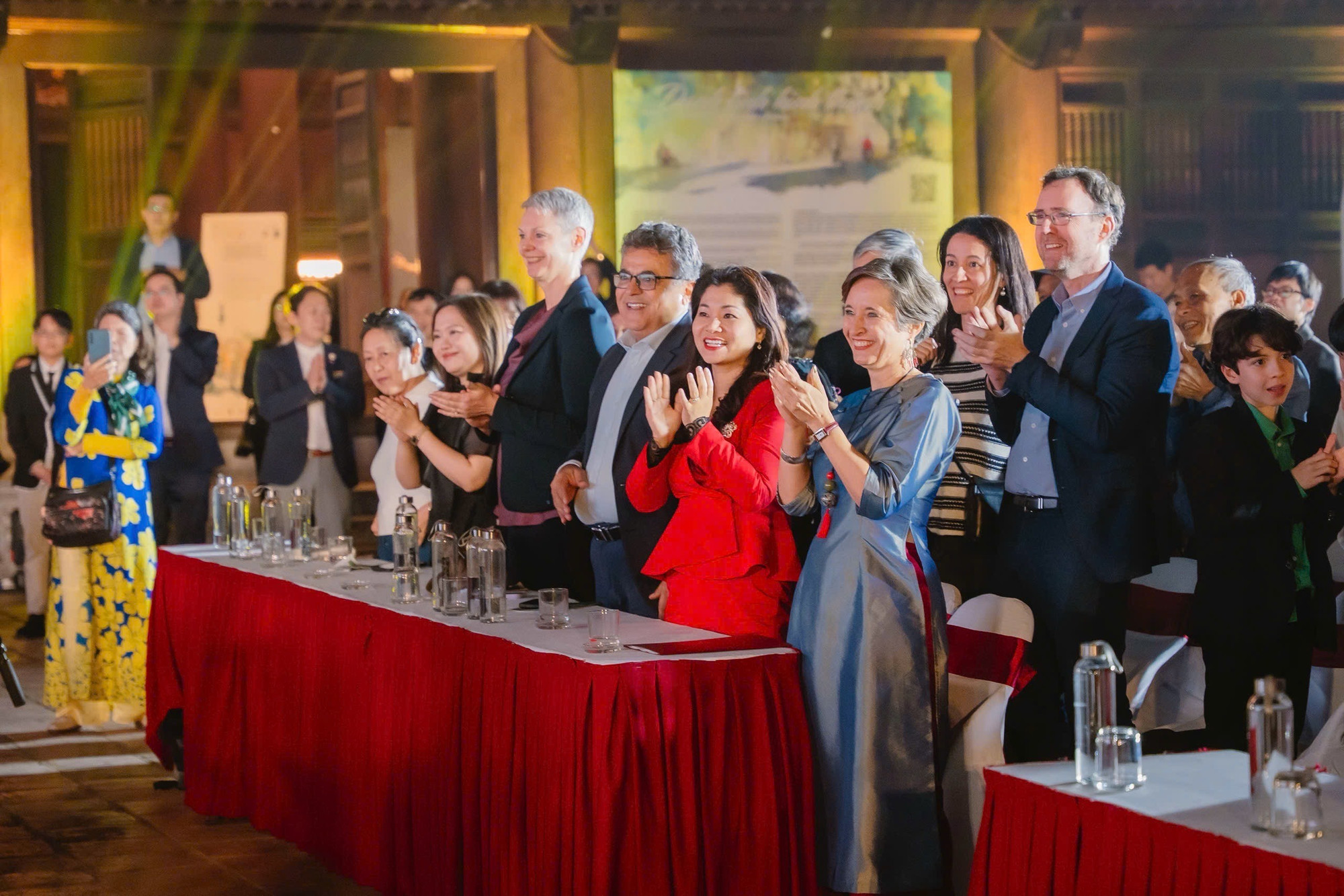 Đại sứ đón Tết: Cảm nhận văn hóa truyền thống Việt bằng cả trái tim- Ảnh 1.