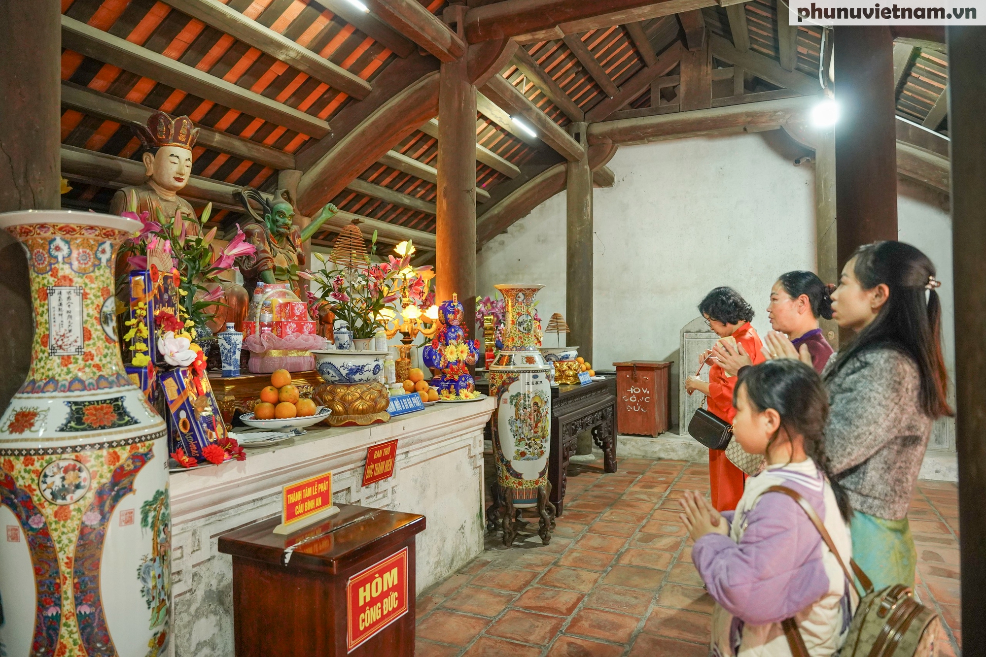 Đầu xuân, du khách tấp nập hành hương về danh lam cổ tự Kinh Bắc- Ảnh 8.