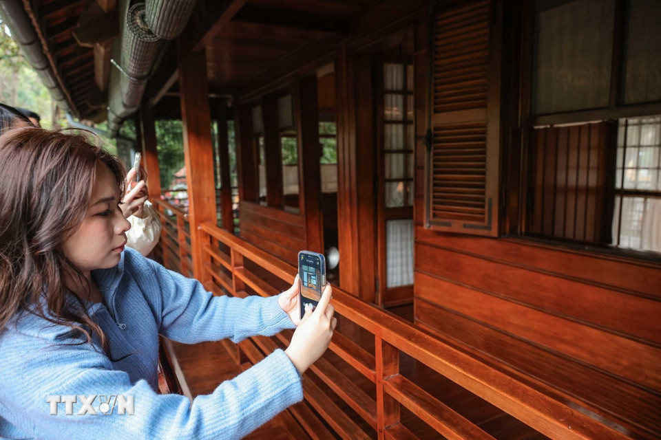 Mùng 3 Tết, hàng vạn người trang nghiêm vào Lăng viếng Chủ tịch Hồ Chí Minh- Ảnh 5.