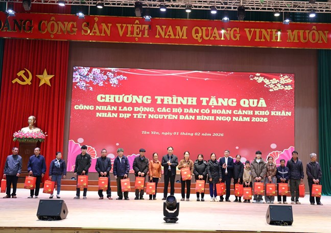 Phó Bí thư Đảng ủy MTTQ, các đoàn thể Trung ương Ngô Văn Cương thăm, tặng quà Tết tại Bắc Ninh- Ảnh 4.