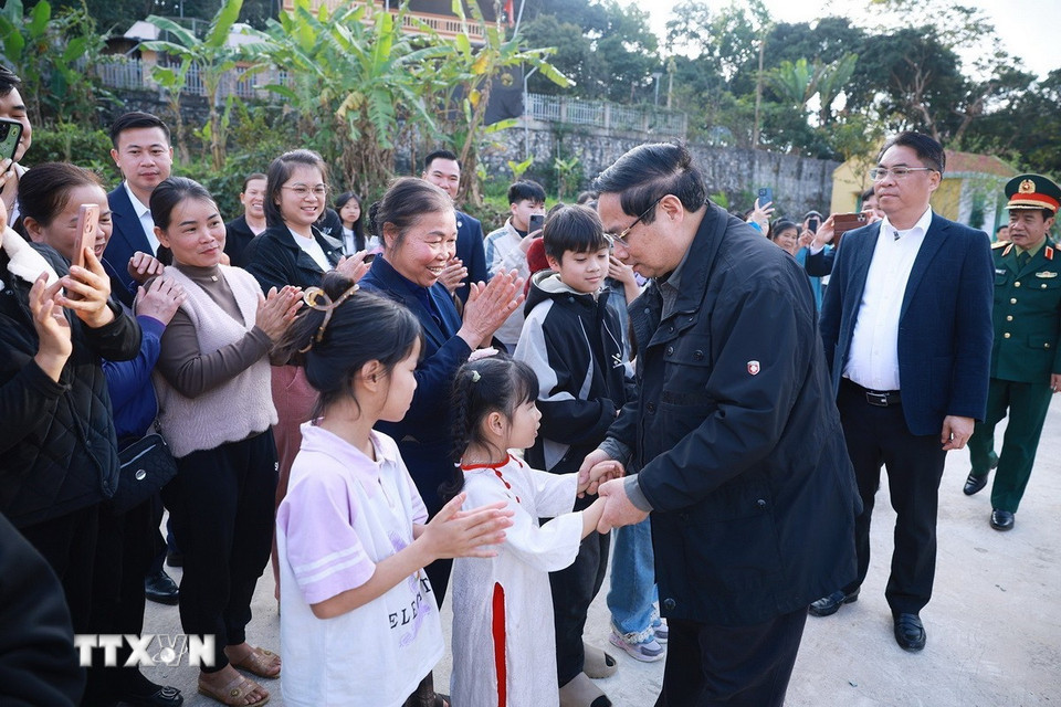 Thủ tướng chúc Tết nhân dân khu tái định cư Đông Khê của tỉnh Cao Bằng- Ảnh 2.