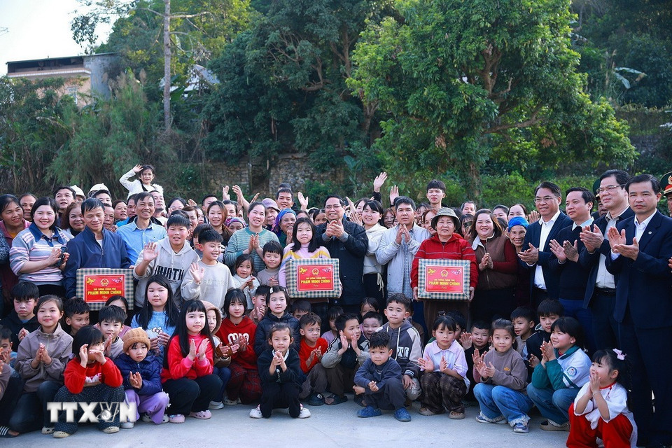Thủ tướng chúc Tết nhân dân khu tái định cư Đông Khê của tỉnh Cao Bằng- Ảnh 7.