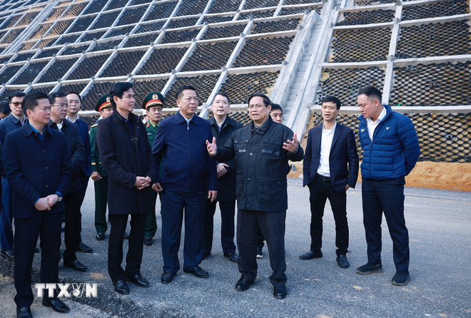 Thủ tướng: Phát huy tinh thần trận đánh Đông Khê để hoàn thành 2 tuyến cao tốc ở Lạng Sơn, Cao Bằng- Ảnh 3.