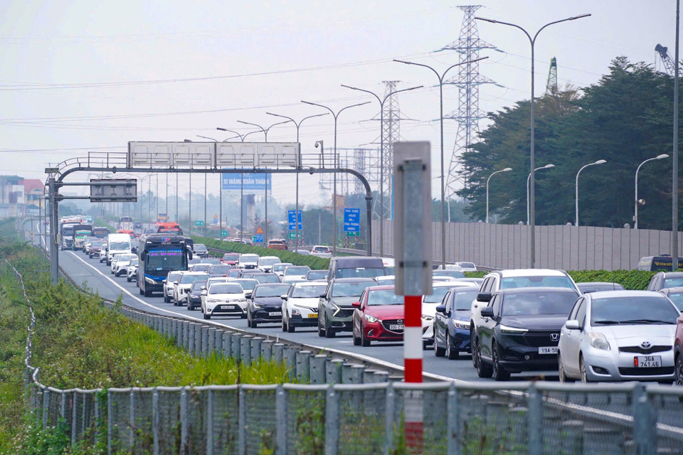 Người dân rục rịch trở lại Thủ đô sau kỳ nghỉ Tết Nguyên đán- Ảnh 8.