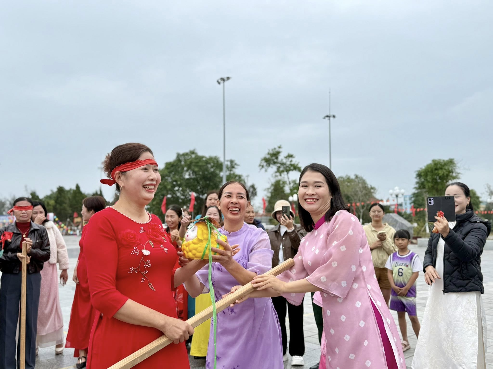 Phụ nữ Cô Tô phát động phong trào thi đua năm 2026 trên đảo tiền tiêu- Ảnh 4. Phụ nữ Cô Tô phát động phong trào thi đua năm 2026 trên đảo tiền tiêu- Ảnh 4.