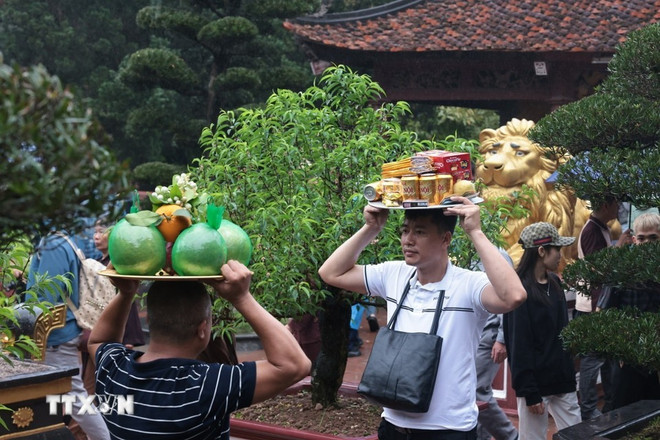 Khai hội Du lịch Chùa Hương 2026: Du khách nườm nượp đổ về dưới mưa Xuân- Ảnh 3.