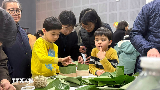 Chợ Xuân Bính Ngọ 2026 tại Pháp giúp gìn giữ và lan tỏa văn hóa Việt Nam- Ảnh 2.