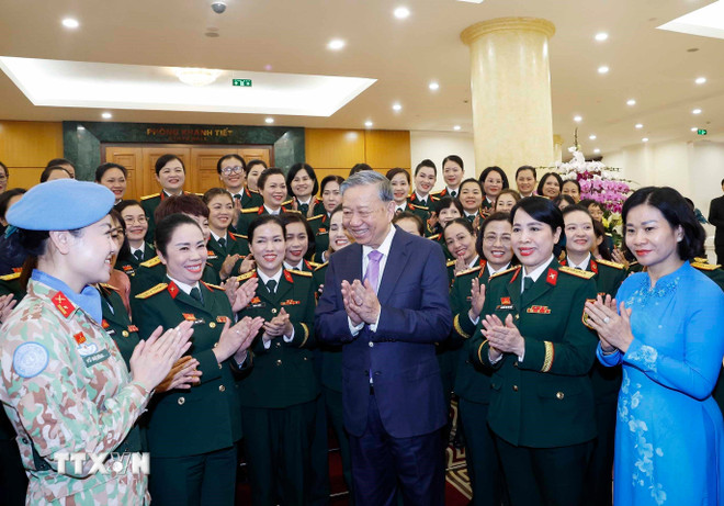 Khẳng định vai trò kiến tạo, đóng góp cho hòa bình, an ninh của phụ nữ quân đội- Ảnh 1.
