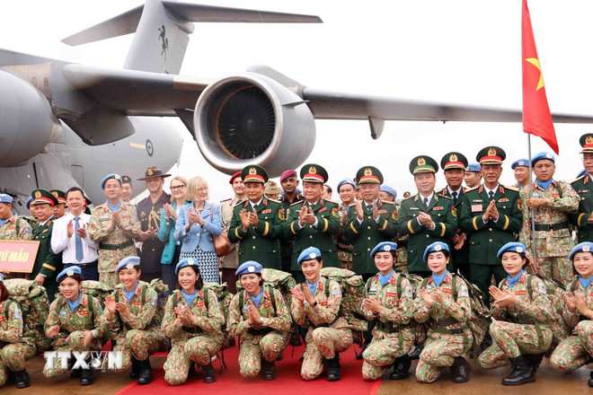 Khẳng định vai trò kiến tạo, đóng góp cho hòa bình, an ninh của phụ nữ quân đội- Ảnh 2.