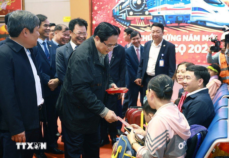 Thủ tướng kiểm tra hiện trường thi công tuyến đường sắt đô thị Nhổn-Ga Hà Nội- Ảnh 13.