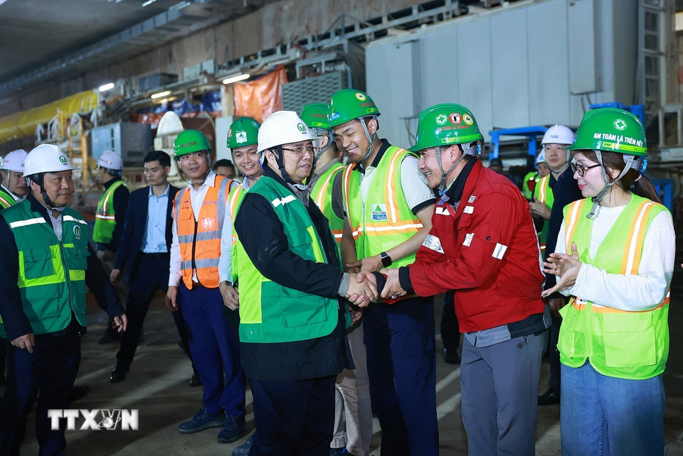 Thủ tướng kiểm tra hiện trường thi công tuyến đường sắt đô thị Nhổn-Ga Hà Nội- Ảnh 2.