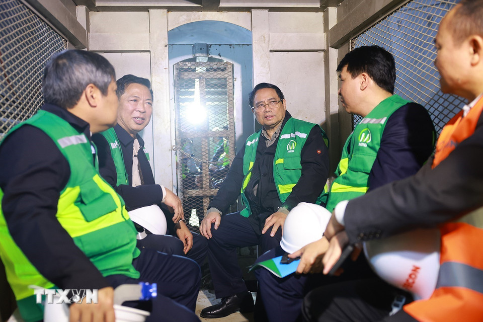 Thủ tướng kiểm tra hiện trường thi công tuyến đường sắt đô thị Nhổn-Ga Hà Nội- Ảnh 4.