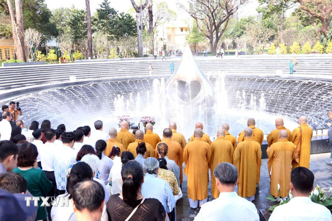 Trang nghiêm lễ cầu nguyện quốc thái dân an và tưởng niệm nạn nhân dịch Covid-19- Ảnh 1.