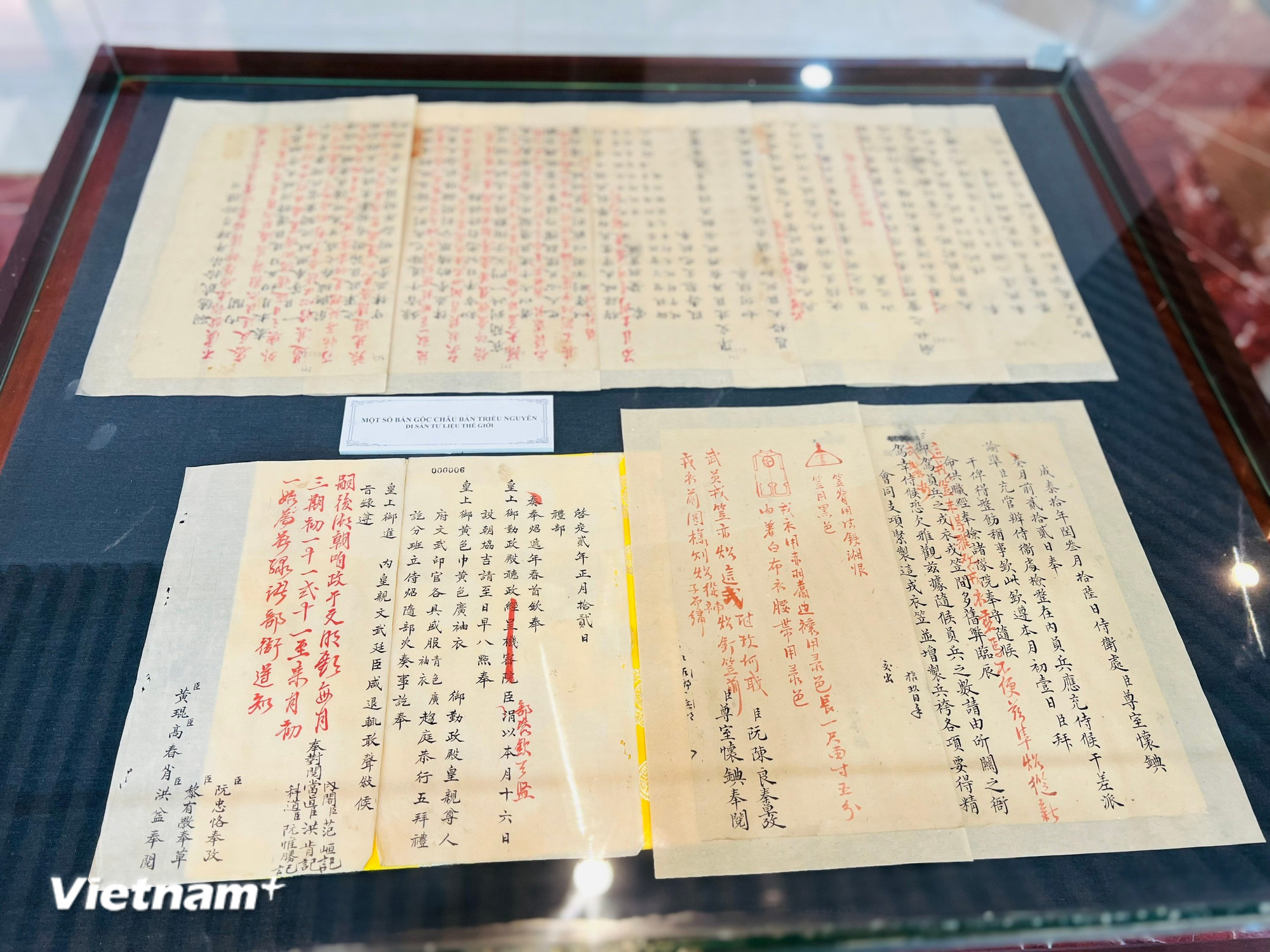 Lần đầu "lộ diện" Mộc bản triều Nguyễn: Khi di sản tư liệu không còn “nằm yên trong kho”- Ảnh 7.