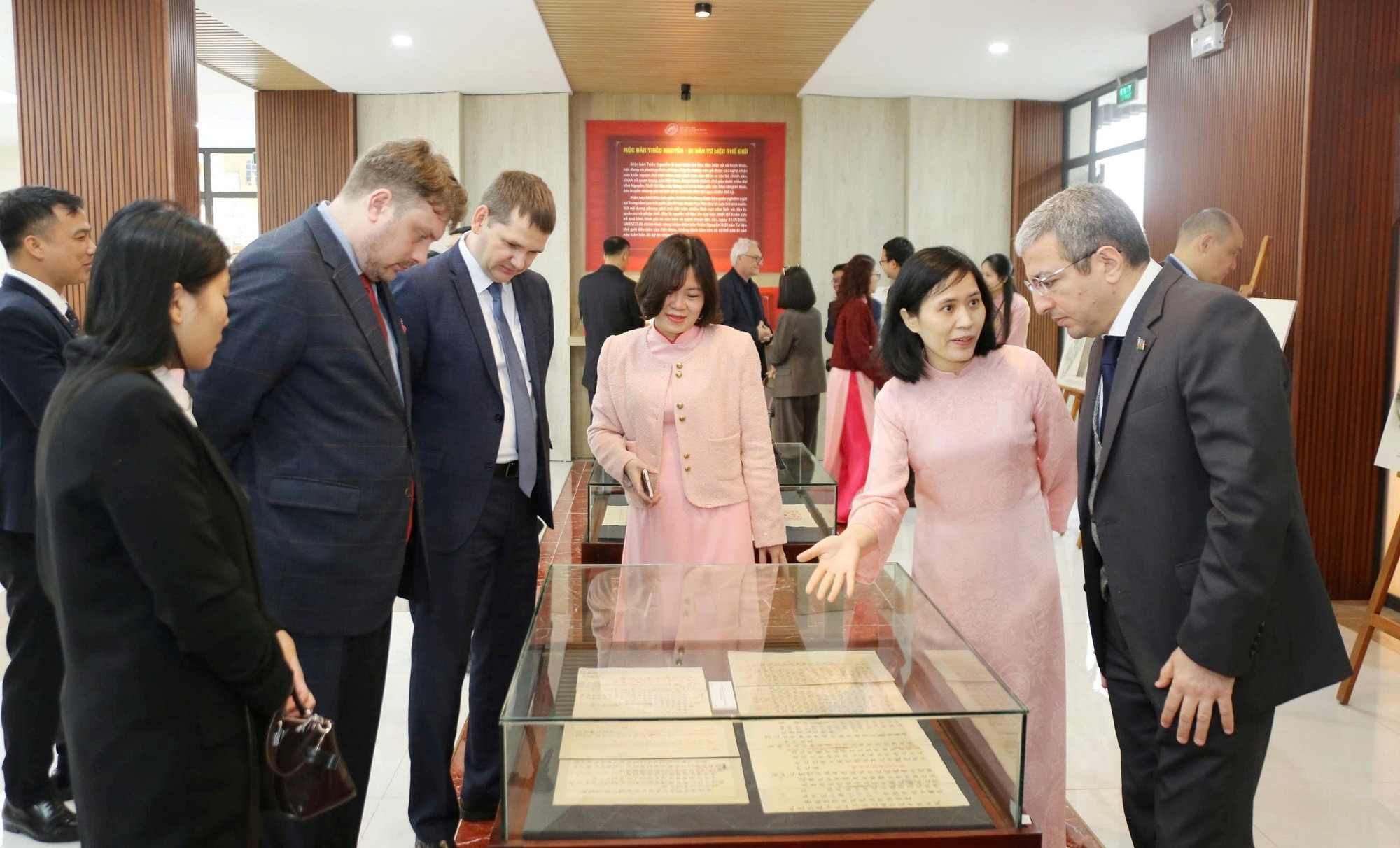 Lần đầu "lộ diện" Mộc bản triều Nguyễn: Khi di sản tư liệu không còn “nằm yên trong kho”- Ảnh 10.