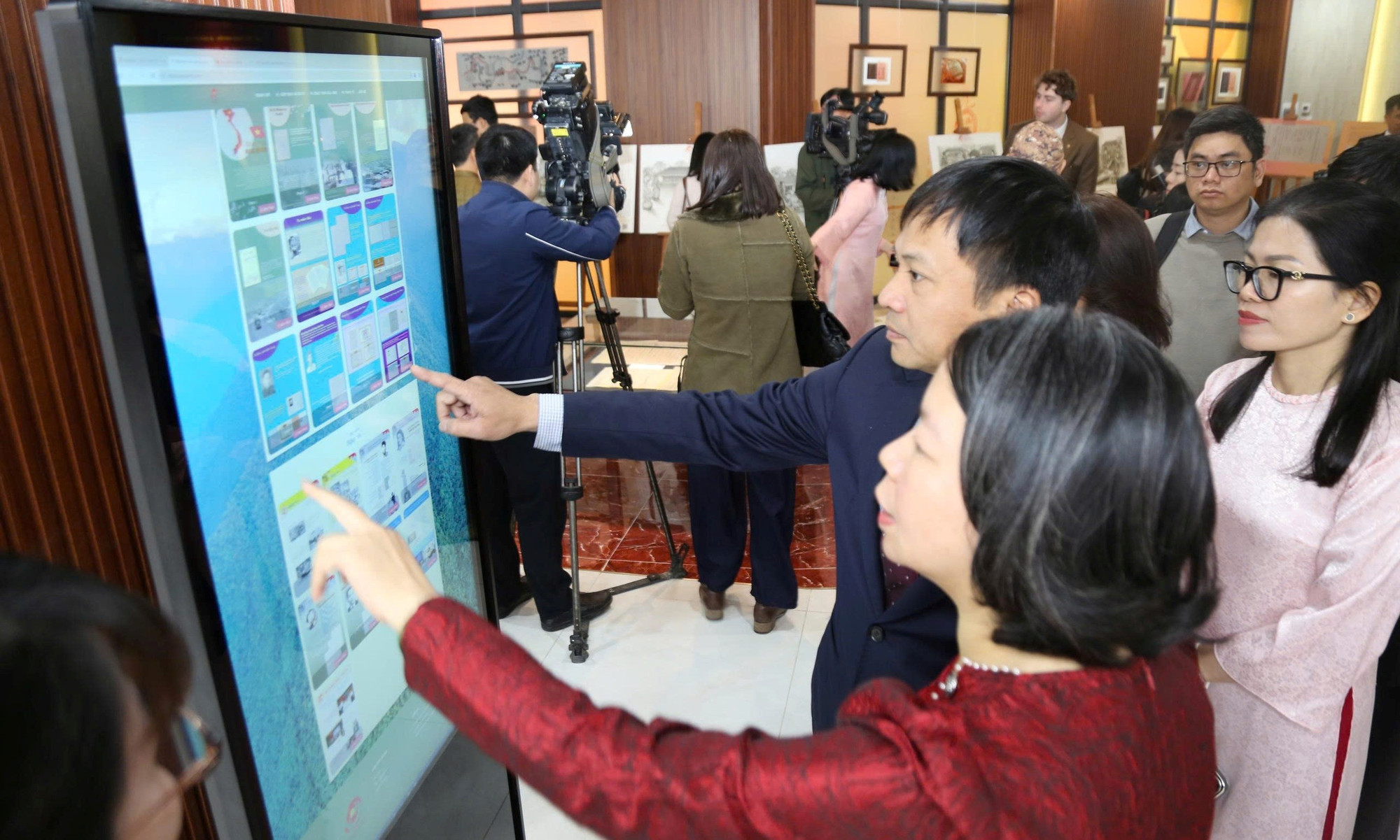 Lần đầu "lộ diện" Mộc bản triều Nguyễn: Khi di sản tư liệu không còn “nằm yên trong kho”- Ảnh 9.