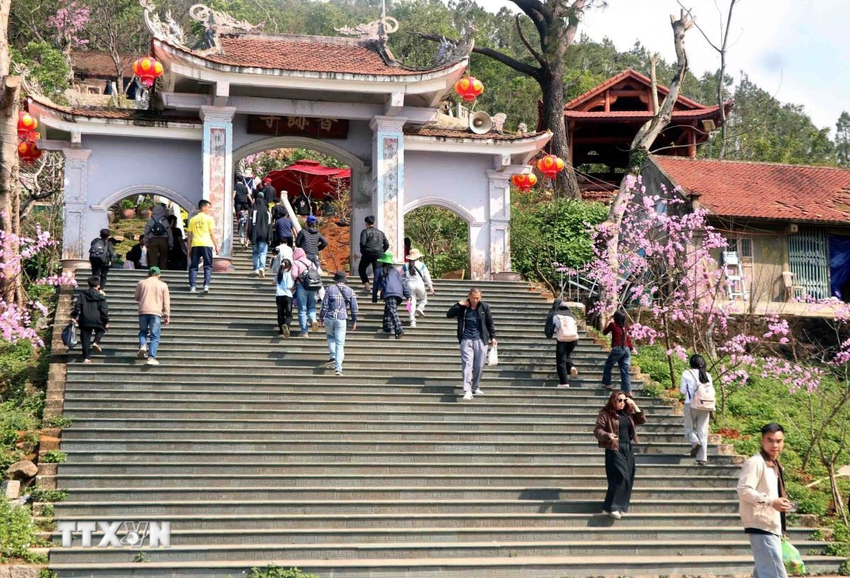 Du lịch cả nước khởi sắc sôi động sau kỳ nghỉ dài 9 ngày Tết Nguyên Đán 2026- Ảnh 3.