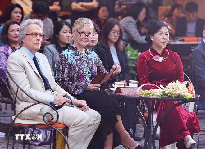 Phu nhân Tổng Bí thư và Công tước xứ Richmond cùng Phu nhân tham quan Bảo tàng Mỹ thuật Việt Nam- Ảnh 1.