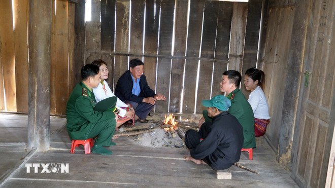 Vùng cao Hà Tĩnh phát huy "điểm tựa" già làng, trưởng bản trong công tác bầu cử- Ảnh 1.