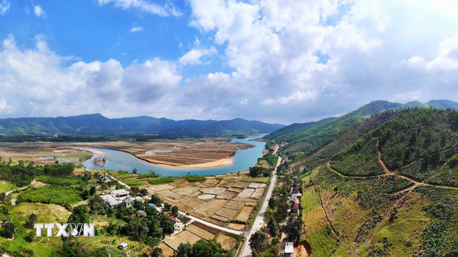 Vùng cao Hà Tĩnh phát huy "điểm tựa" già làng, trưởng bản trong công tác bầu cử- Ảnh 3.
