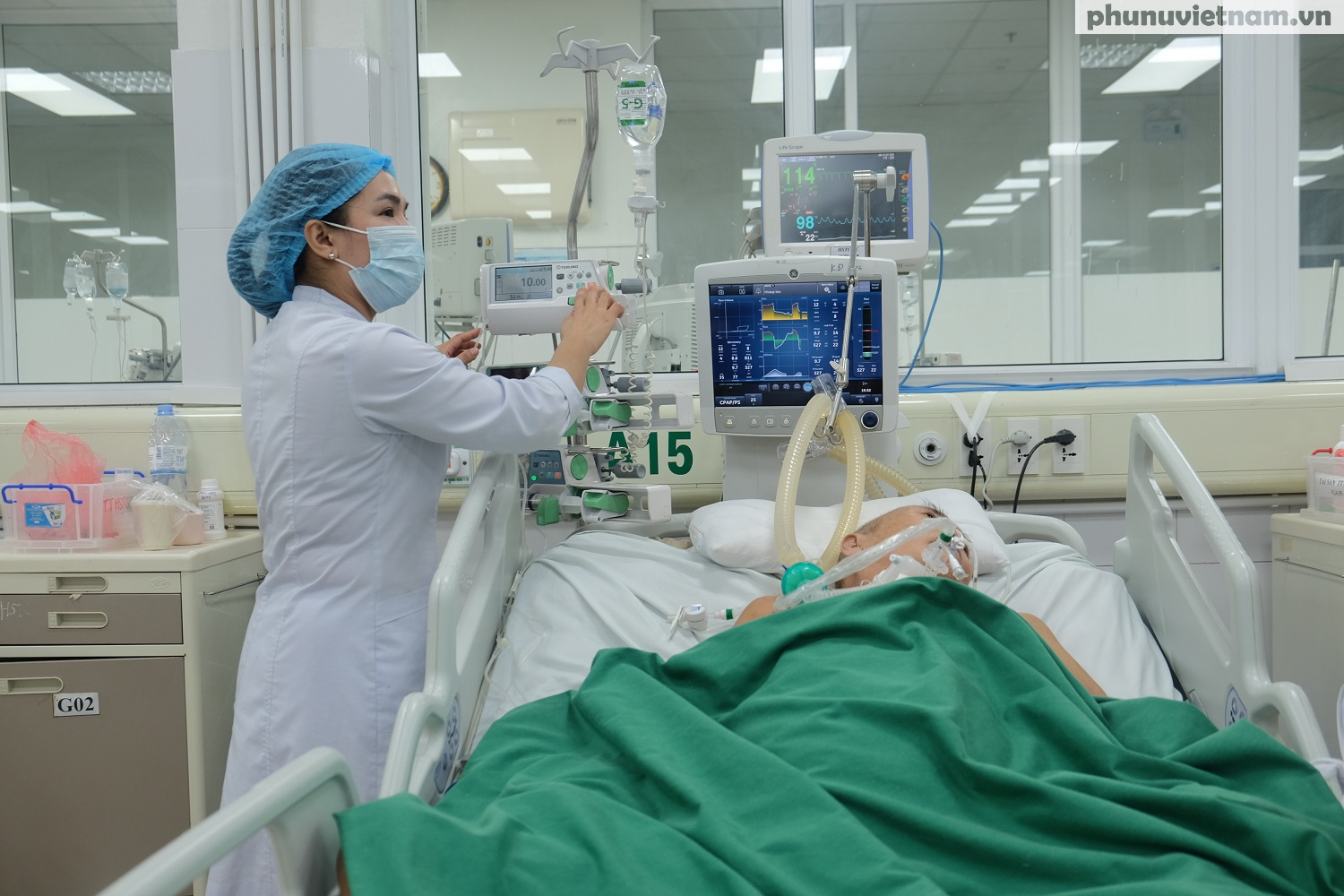 Chính sách đãi ngộ: Động lực để "chiến sĩ áo trắng" vững vàng trên hành trình bảo vệ sức khỏe nhân dân- Ảnh 1.