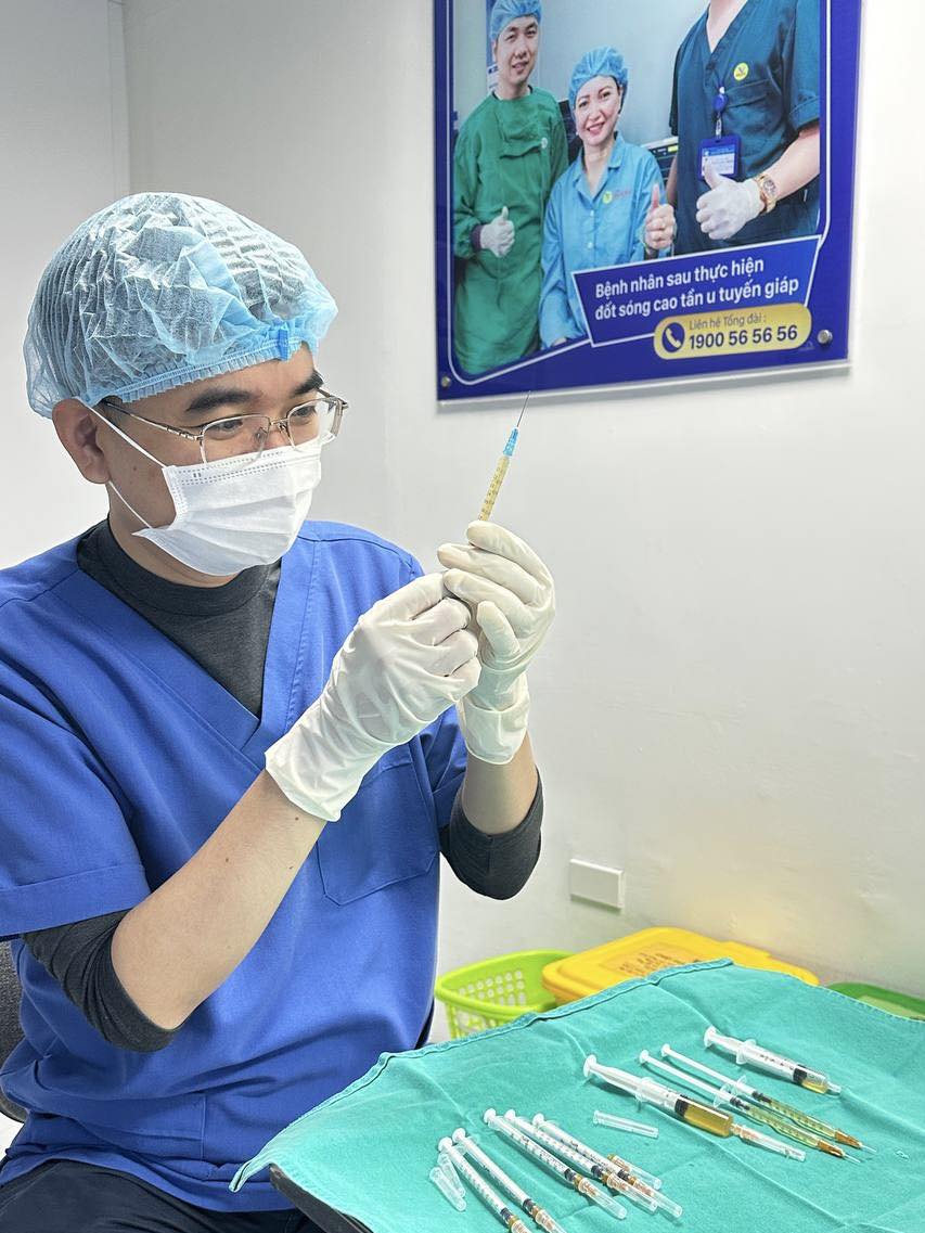 BSCKI Trần Văn Thụ - Người "giải mã" những ẩn số dưới lớp phim đen trắng- Ảnh 2. BSCKI Trần Văn Thụ - Người "giải mã" những ẩn số dưới lớp phim đen trắng- Ảnh 2.