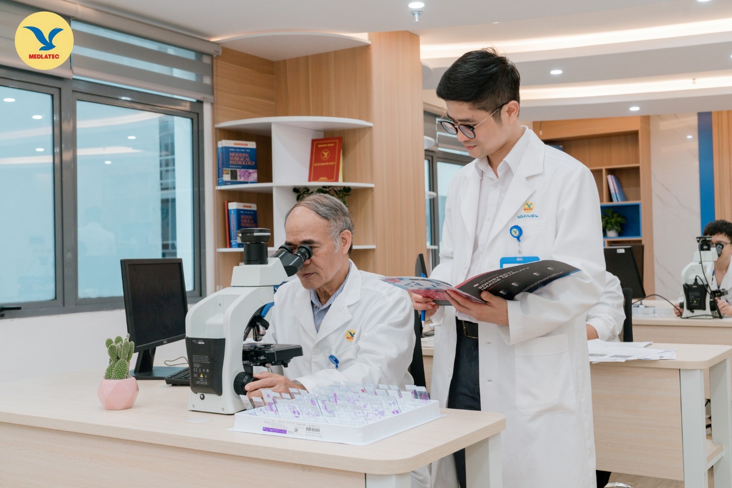 ThS.BSNT Trương Quốc Thanh - Người "âm thầm” đảm bảo độ chính xác trong chẩn đoán bệnh lý ung thư tại MEDLATEC- Ảnh 1.