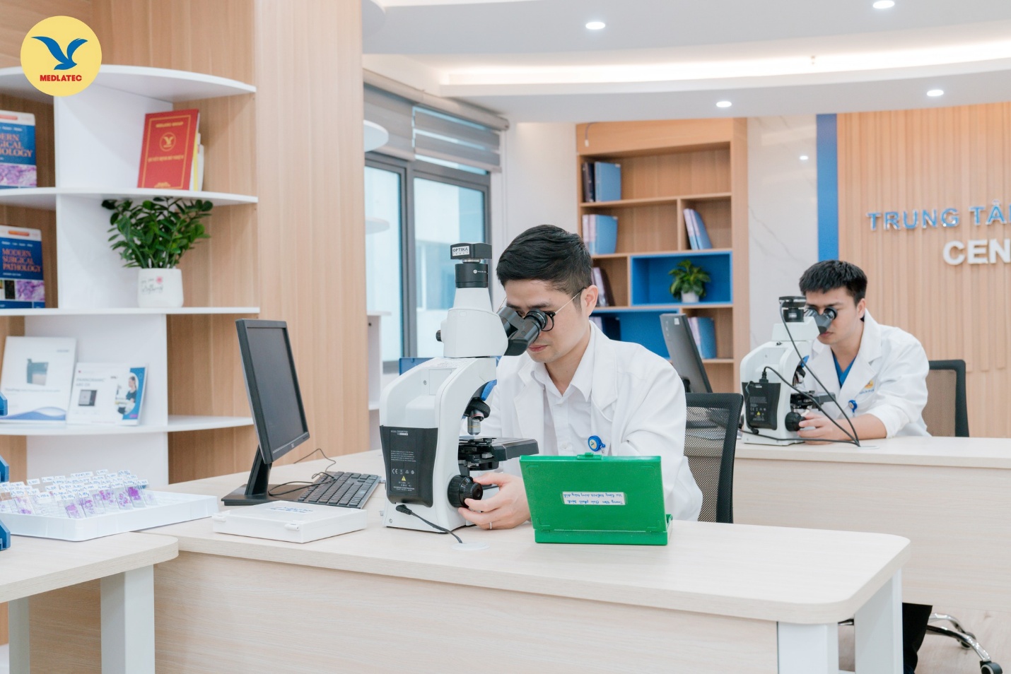 ThS.BSNT Trương Quốc Thanh - Người "âm thầm” đảm bảo độ chính xác trong chẩn đoán bệnh lý ung thư tại MEDLATEC- Ảnh 3.