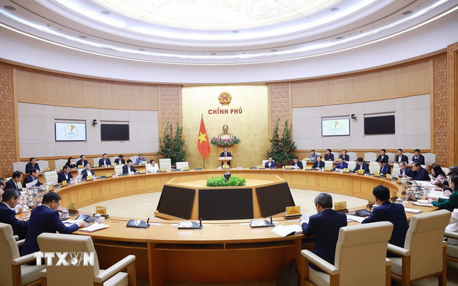 Thủ tướng: Cắt giảm tối đa thủ tục hành chính, giảm phiền hà cho người dân, doanh nghiệp- Ảnh 1.