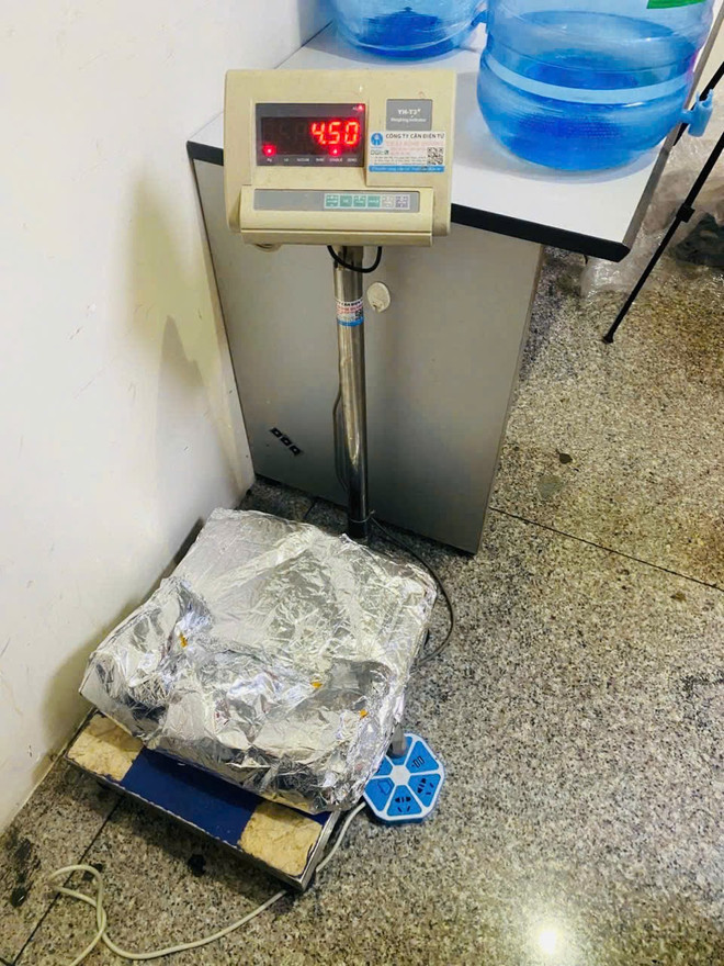 Bắt giữ hành khách nước ngoài vận chuyển 4,5 kg cocain qua Sân bay Tân Sơn Nhất- Ảnh 3.