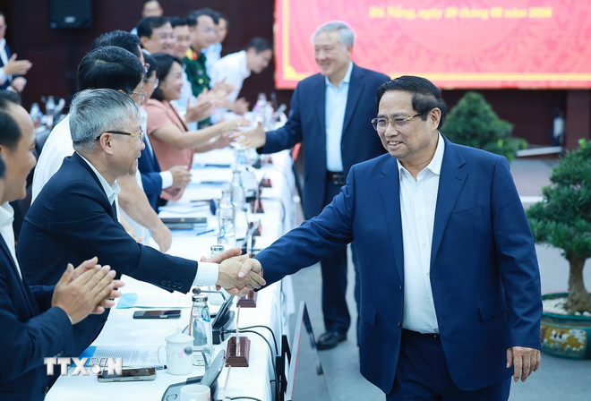 Thủ tướng Phạm Minh Chính làm việc với Ban Thường vụ Thành ủy Đà Nẵng- Ảnh 2.