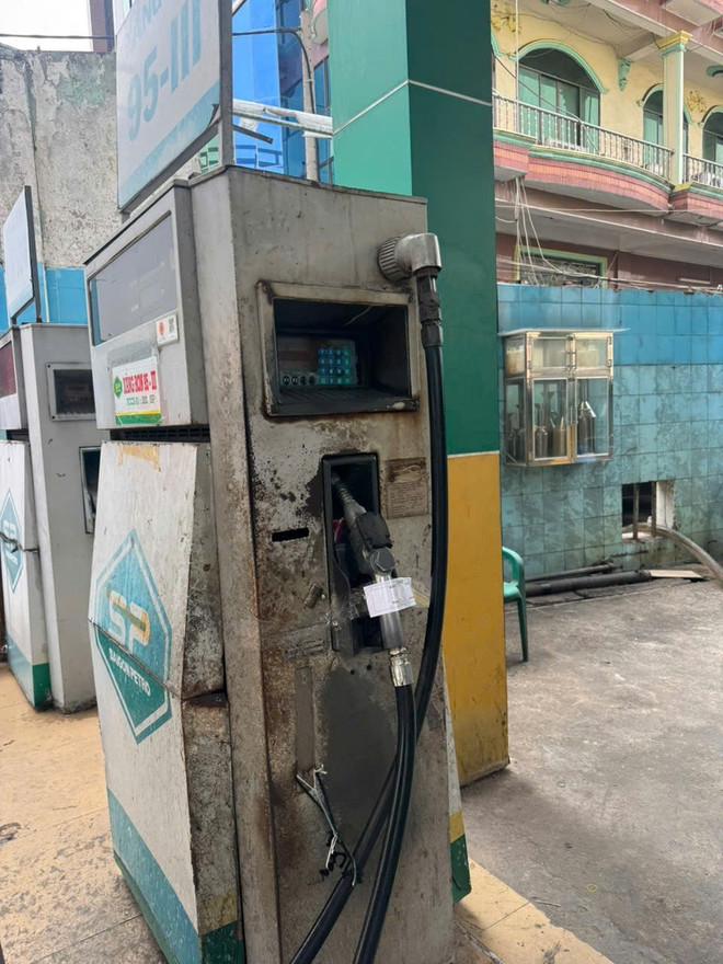 Khởi tố, bắt tạm giam 8 đối tượng trong đường dây sản xuất, buôn bán xăng RON A95 giả- Ảnh 3.