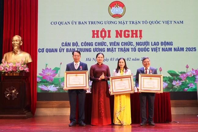 Mỗi cán bộ Mặt trận tiếp tục nỗ lực phấn đấu hoàn thành xuất sắc nhiệm vụ được giao trong năm 2026- Ảnh 5.