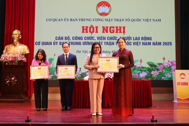 Mỗi cán bộ Mặt trận tiếp tục nỗ lực phấn đấu hoàn thành xuất sắc nhiệm vụ được giao trong năm 2026- Ảnh 6.