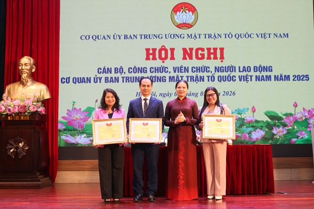 Mỗi cán bộ Mặt trận tiếp tục nỗ lực phấn đấu hoàn thành xuất sắc nhiệm vụ được giao trong năm 2026- Ảnh 7.