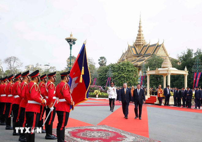 Lễ đón trọng thể Tổng Bí thư Tô Lâm thăm cấp Nhà nước tới Vương quốc Campuchia- Ảnh 1.
